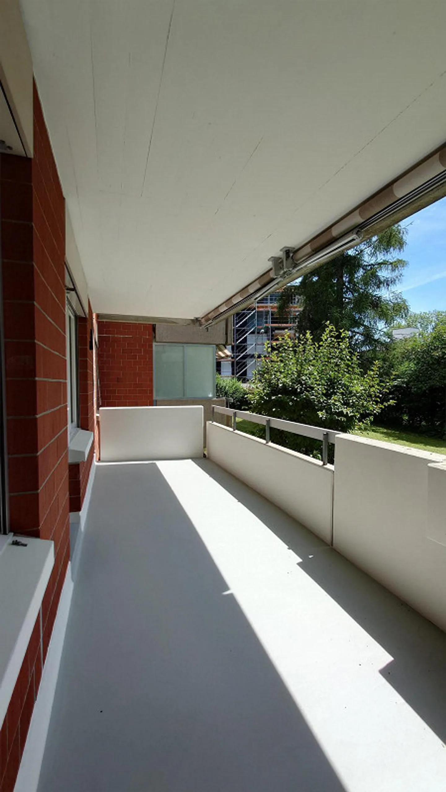 Freshly renovated 4.5 room apartment with south balcony in Seebach - Photo 5 of 8