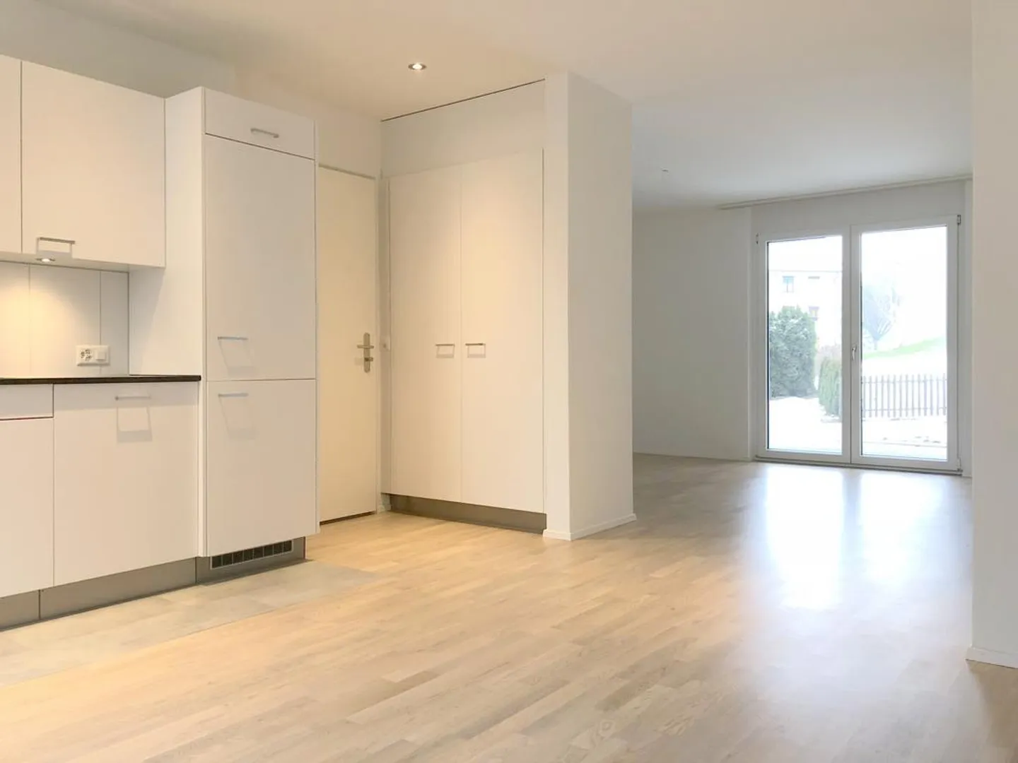 Modern 2.5 room apartment with balcony in a good location in St. Gallen - Photo 3 of 11