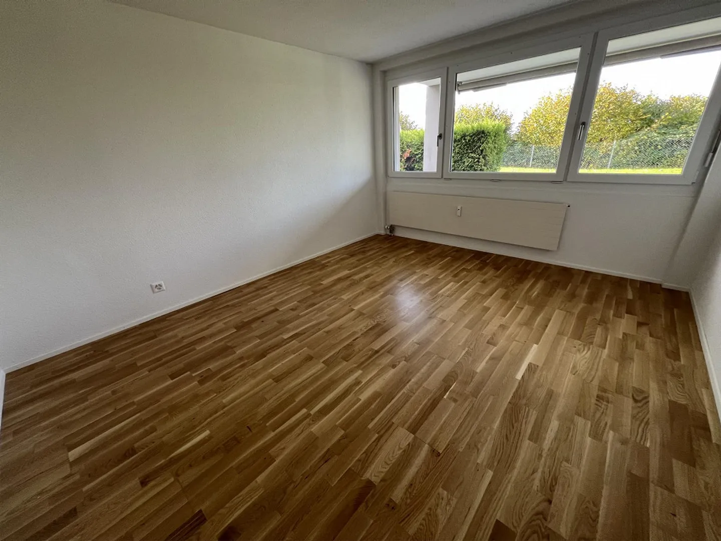 Topmoderne 2.5-Zimmer-Wohnung mit grossem Sitzplatz - Foto 7 von 10