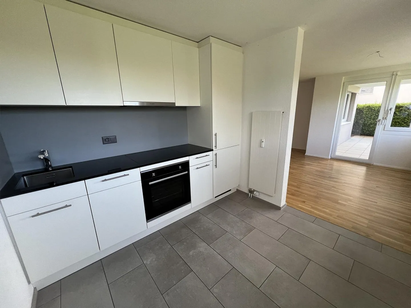 Topmoderne 2.5-Zimmer-Wohnung mit grossem Sitzplatz - Foto 6 von 10