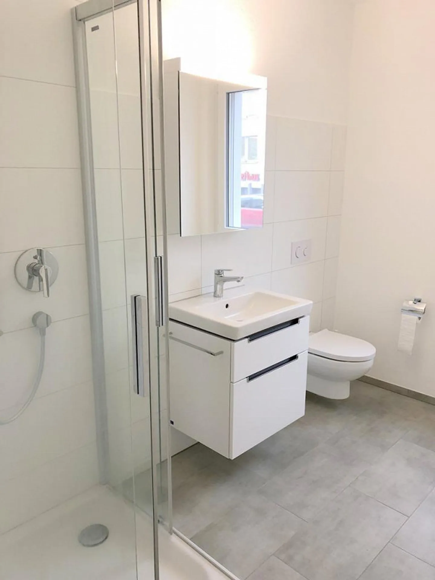 Modern 2.5 room apartment with balcony in a good location in St. Gallen - Photo 6 of 11