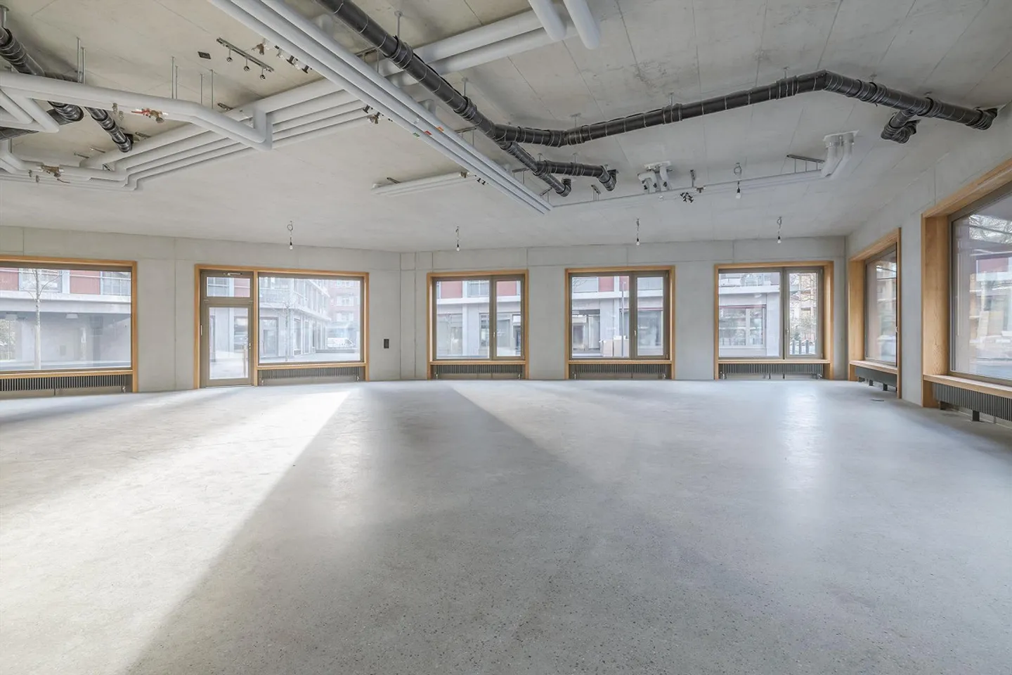 Commercial Property in Biel - Photo 2 of 5