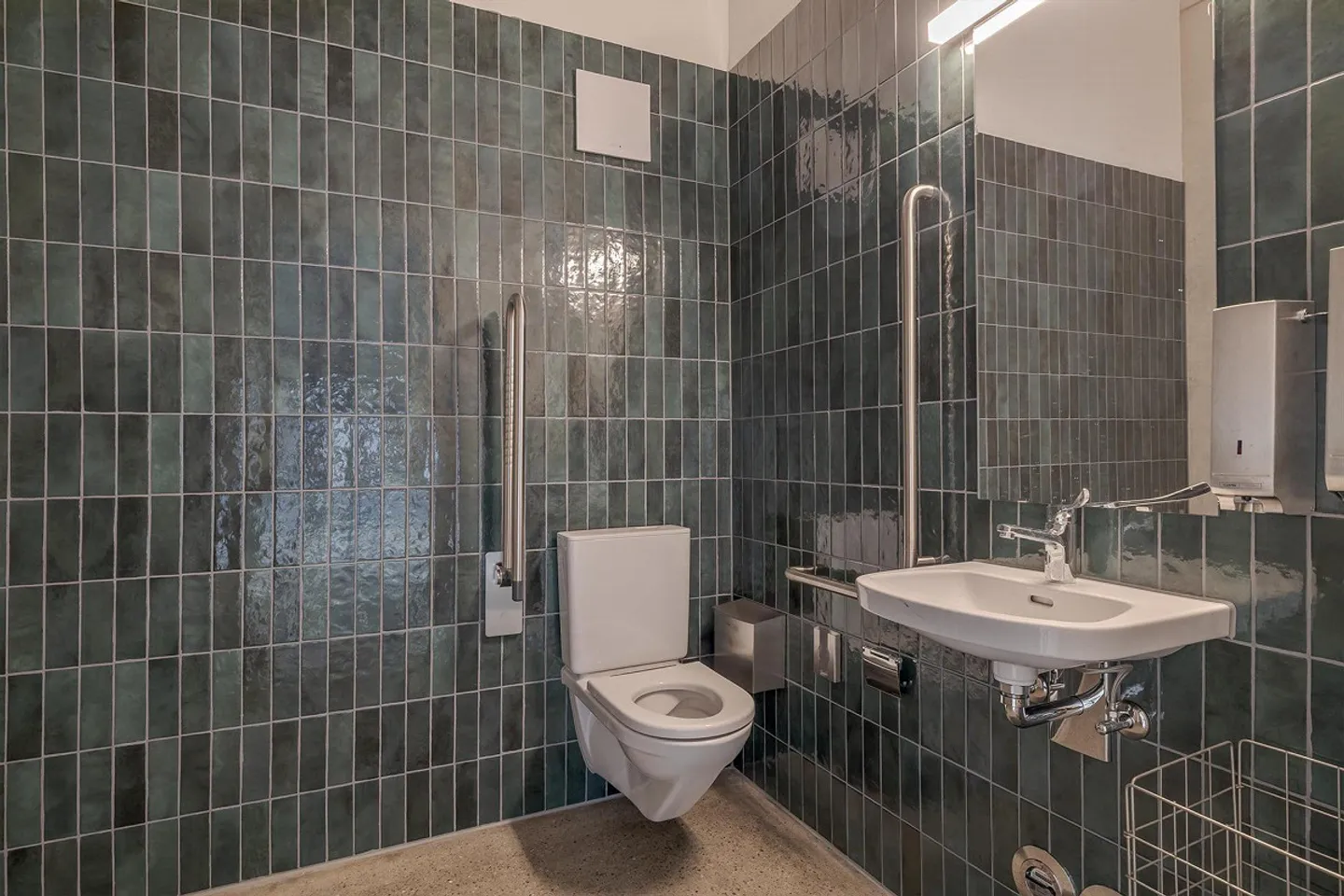 Commercial Property in Biel - Photo 4 of 5