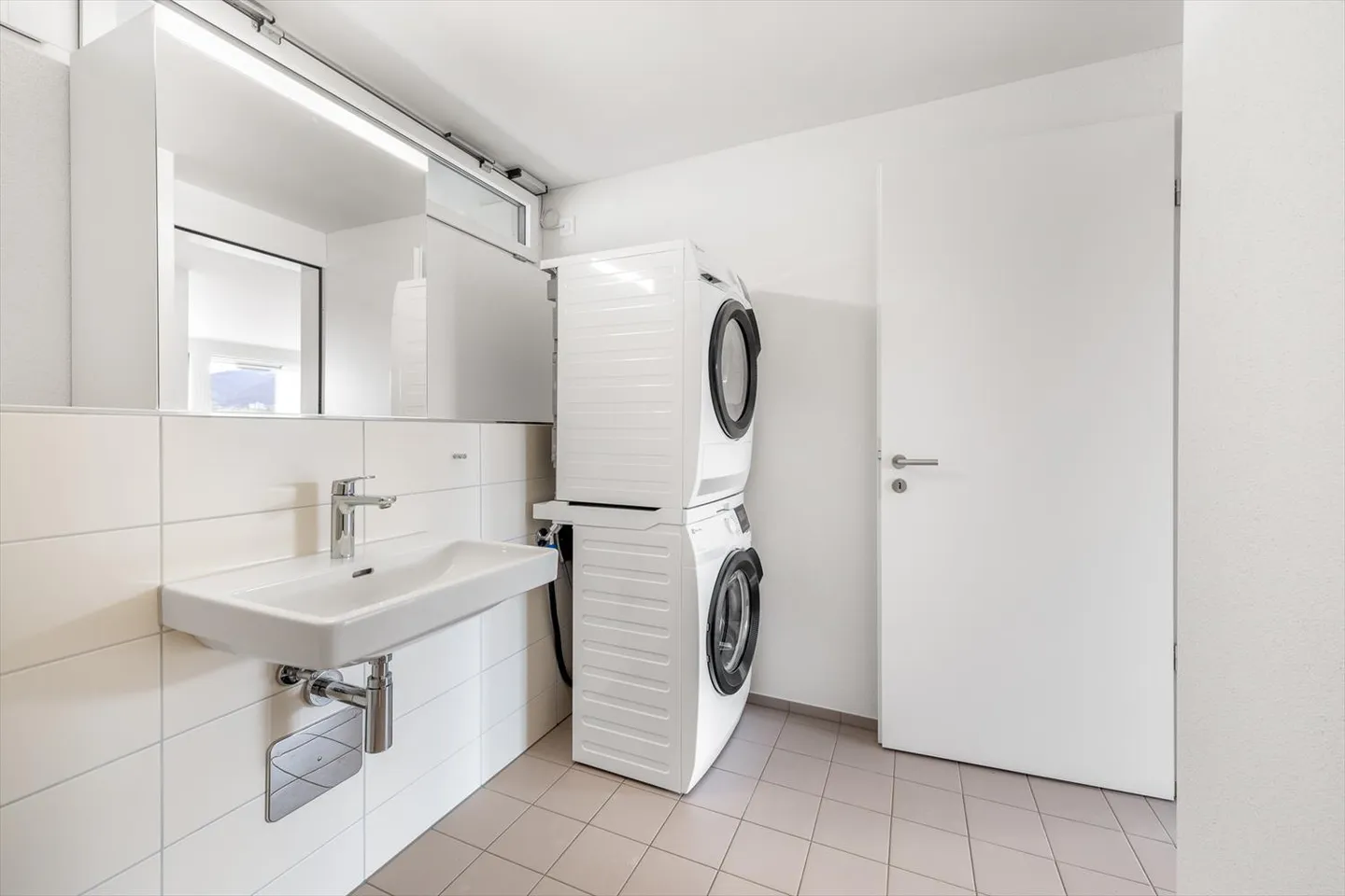 Modern apartment directly at Emmencenter - Photo 5 of 9