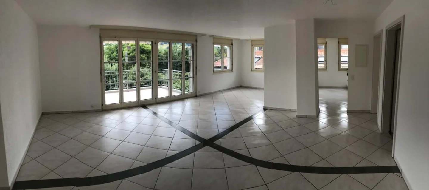 Appartement spacieux de 4,5 pièces avec balcon - Photo 5 sur 9