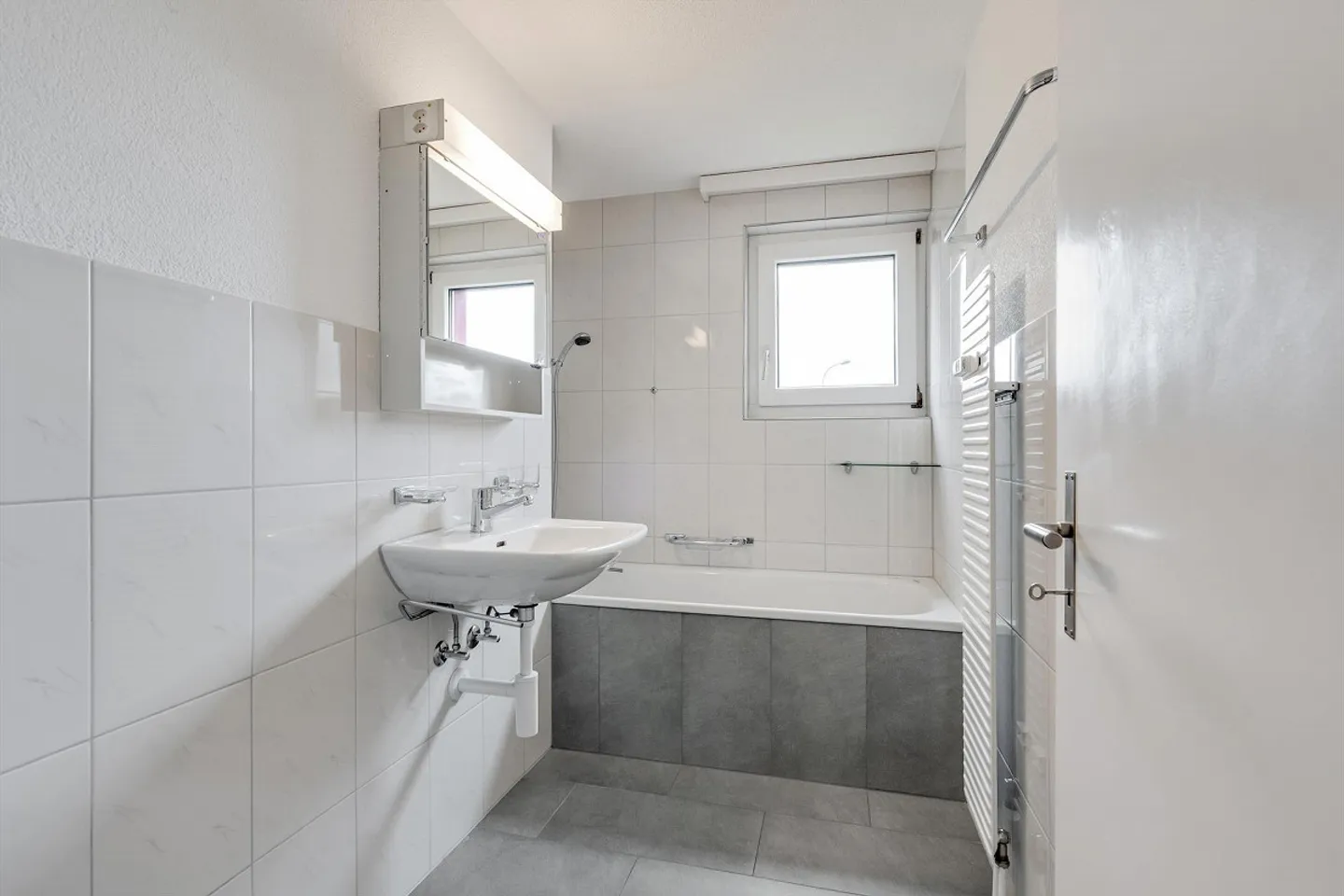 Appartamento affascinante con vista sul verde e ampio layout - Foto 4 di 9