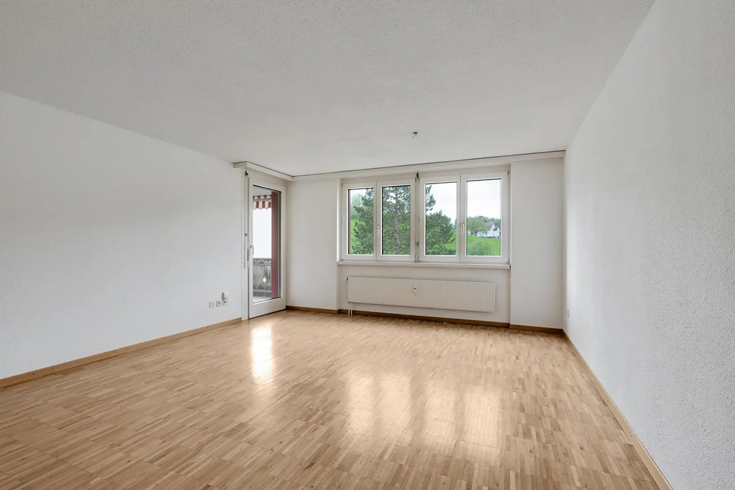 Appartamento affascinante con vista sul verde e ampio layout - Foto 6 di 9