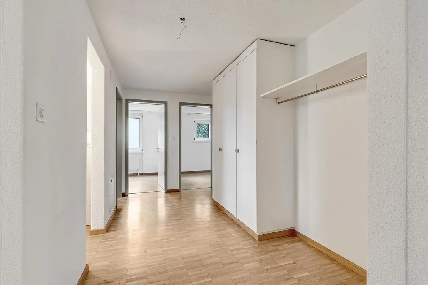Appartamento affascinante con vista sul verde e ampio layout - Foto 7 di 9