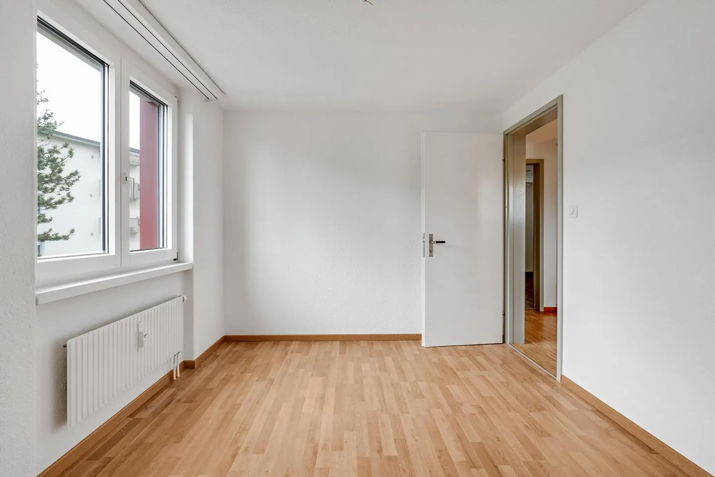 Appartamento affascinante con vista sul verde e ampio layout - Foto 8 di 9