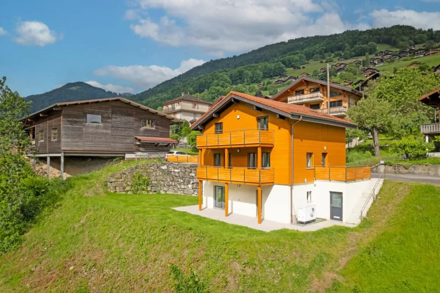 Superbo chalet di 6,5 stanze con ampio terreno di 3.000 m² nel cuore di Troistor - Foto 2 di 13