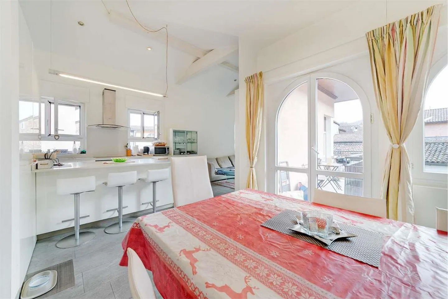 Palazzina Indipendente Vicino al Lago - Foto 1 di 13