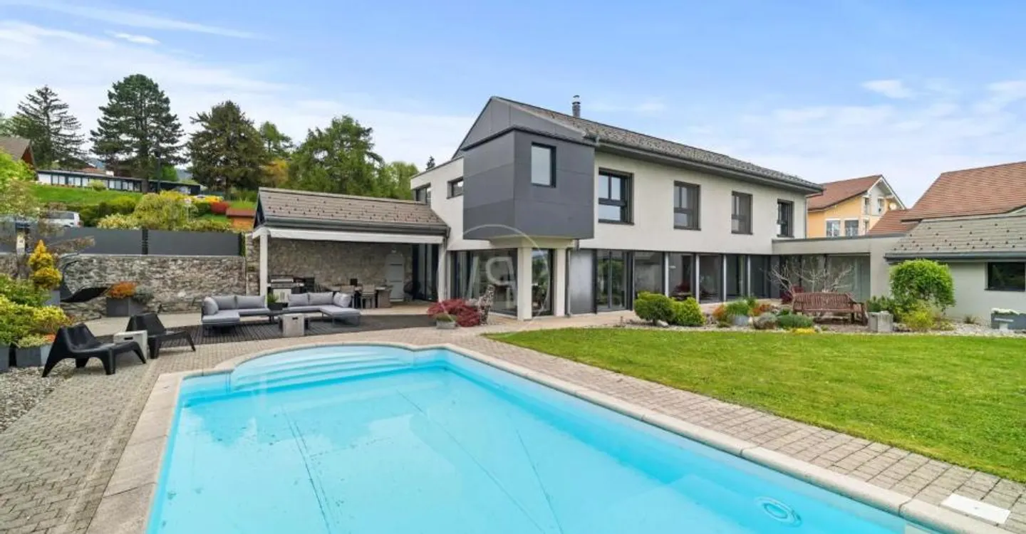 Contemporary Family Home with Pool - Photo 3 of 13