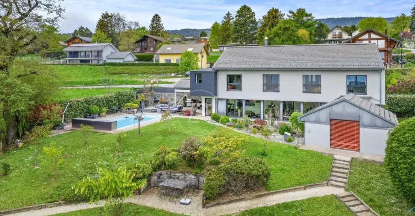 Contemporary Family Home with Pool - Photo 4 of 13