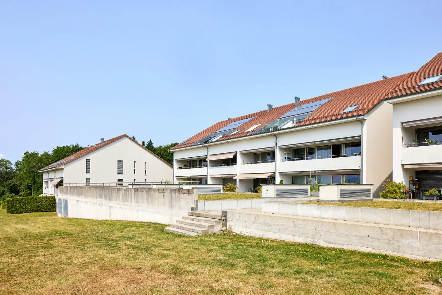 Appartement Charmant avec Terrasse - Photo 2 sur 5