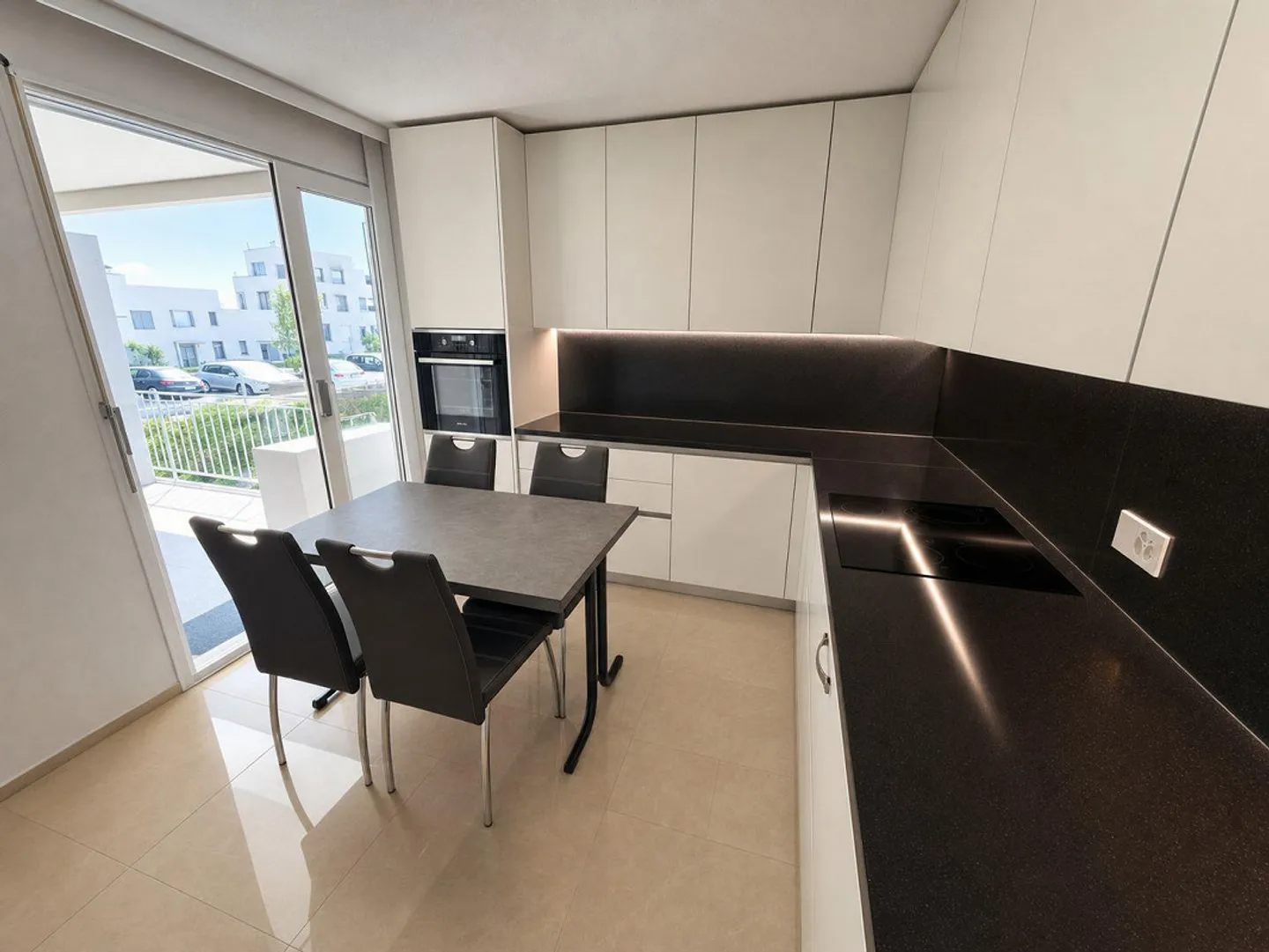 Élégant 4.5 pièces avec 2 terrasses et 3 places de parking à Gordola - Photo 3 sur 14