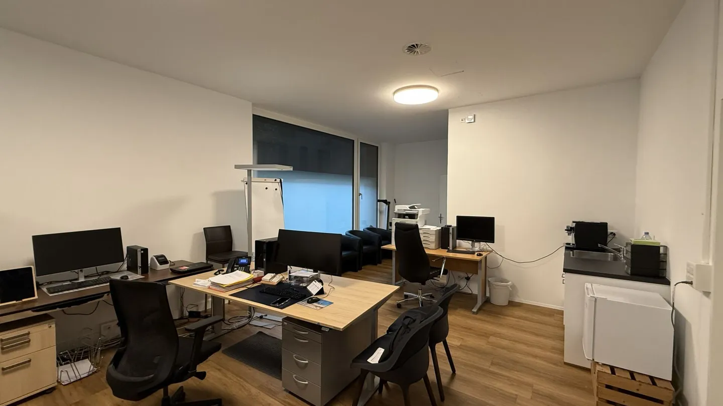 Ufficio rappresentativo in posizione centrale - Weltpoststrasse 3E (Regione di Berna) - Foto 7 di 11