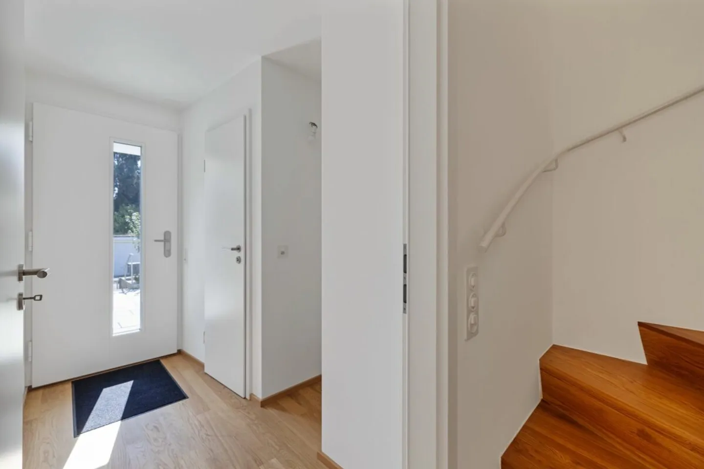 Completely Renovated 6 1/2-Room Row House in Preferred Location - Photo 4 of 13