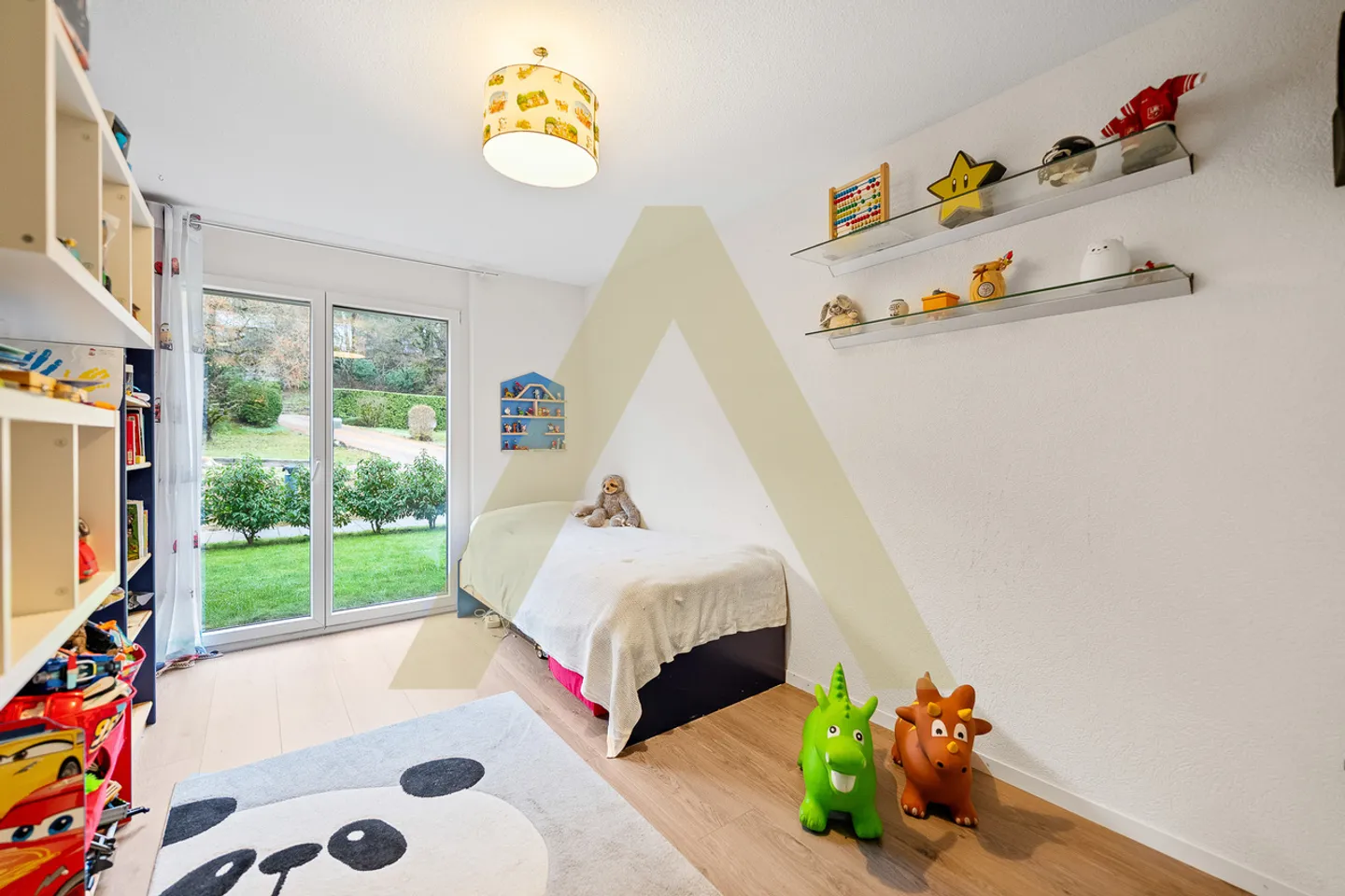 Appartamento moderno, conviviale e familiare con balcone e giardino - Foto 5 di 11