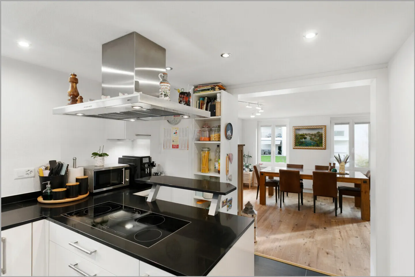 Modern Detached Family Home - Photo 2 of 13