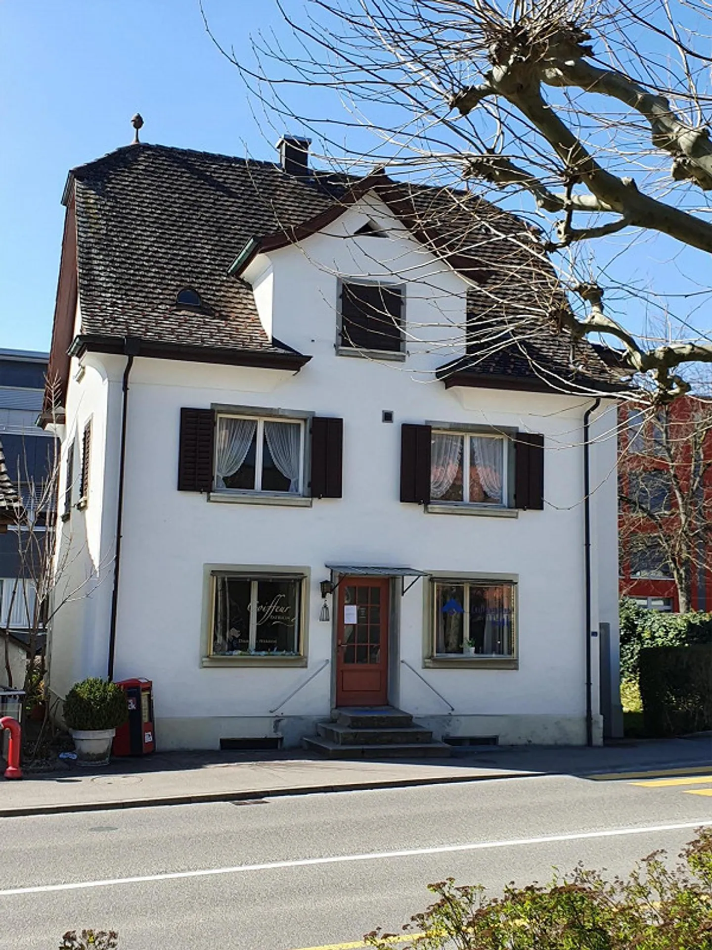 Spazio commerciale in una posizione centrale - Foto 2 di 4