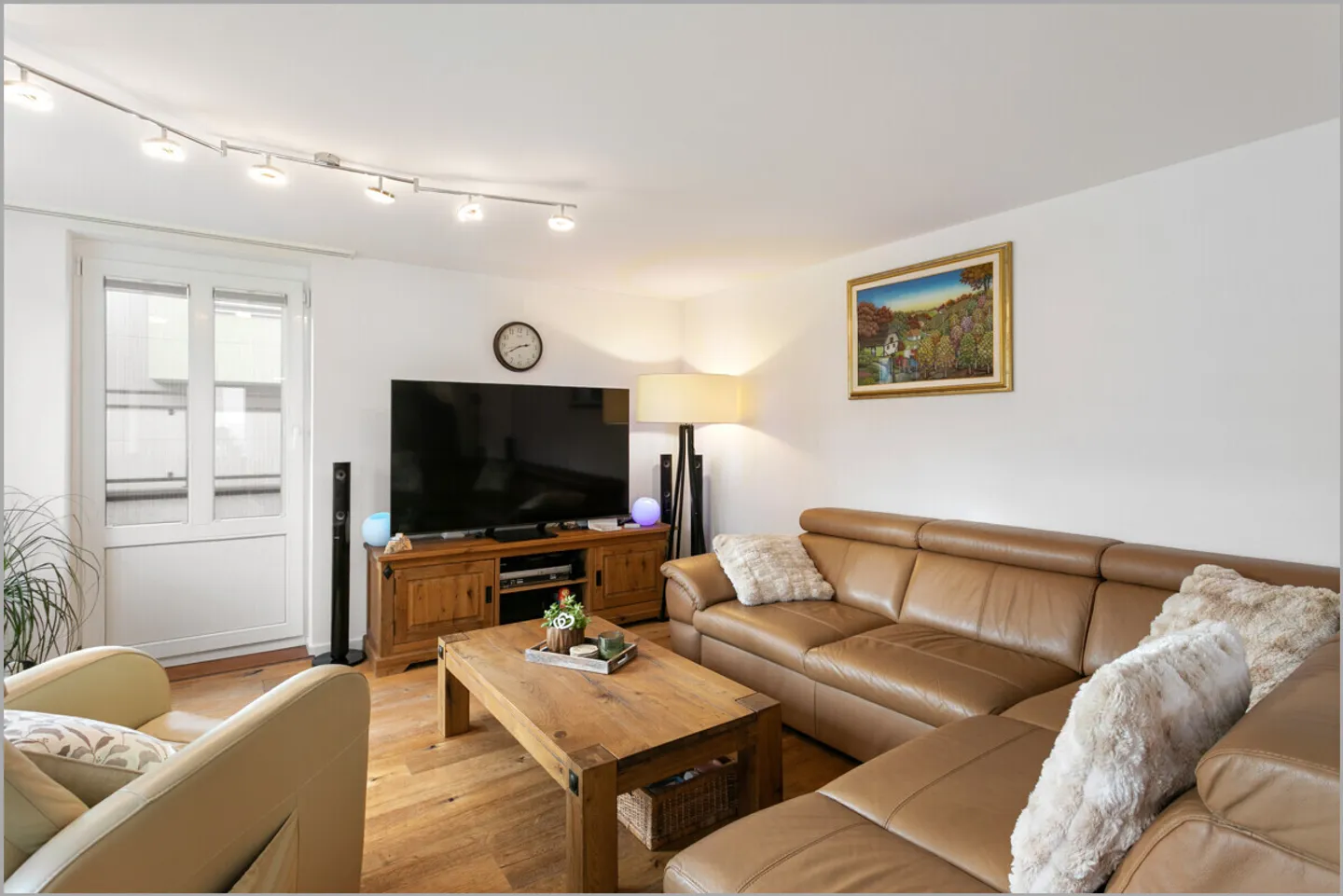 Modern Detached Family Home - Photo 4 of 13