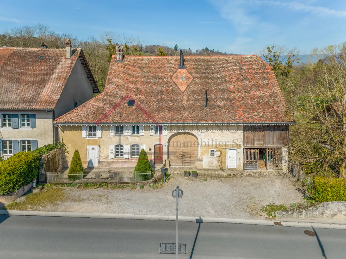 Authentische Dorf-Farm mit Nebengebäude - Vesin (FR) - Foto 2 von 13