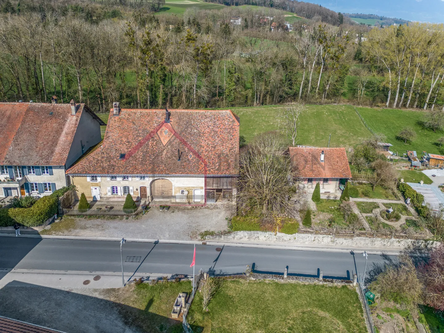 Authentische Dorf-Farm mit Nebengebäude - Vesin (FR) - Foto 1 von 13
