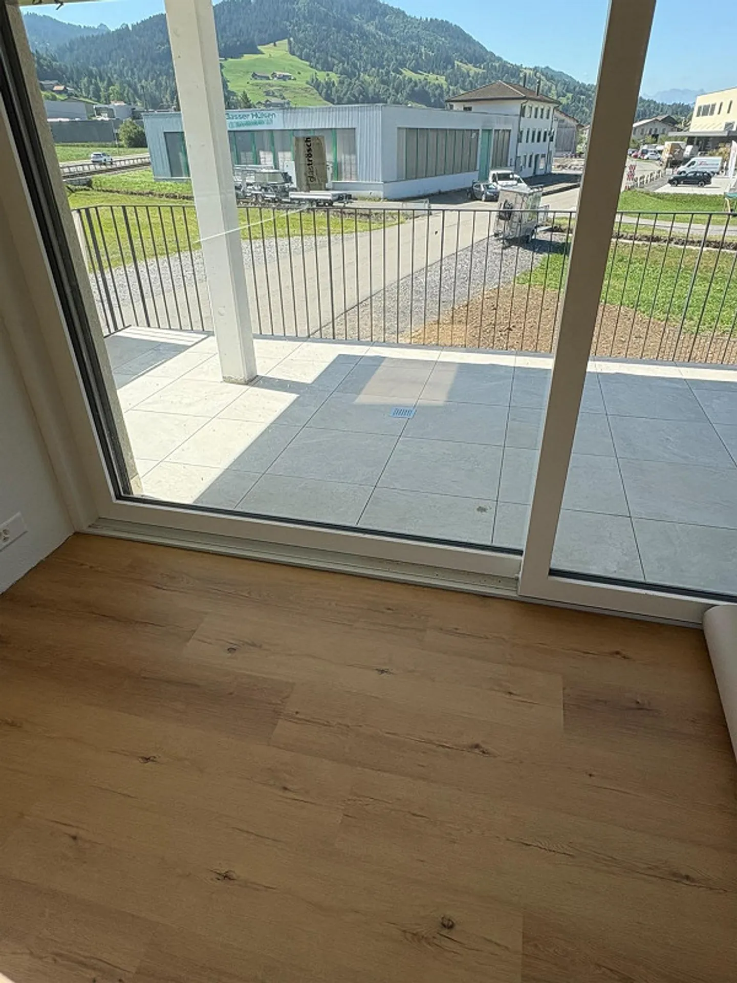 Appartement moderne 4.5 - Disponible à partir d'octobre (Visite : 22.8., 10-12h) - Photo 3 sur 7