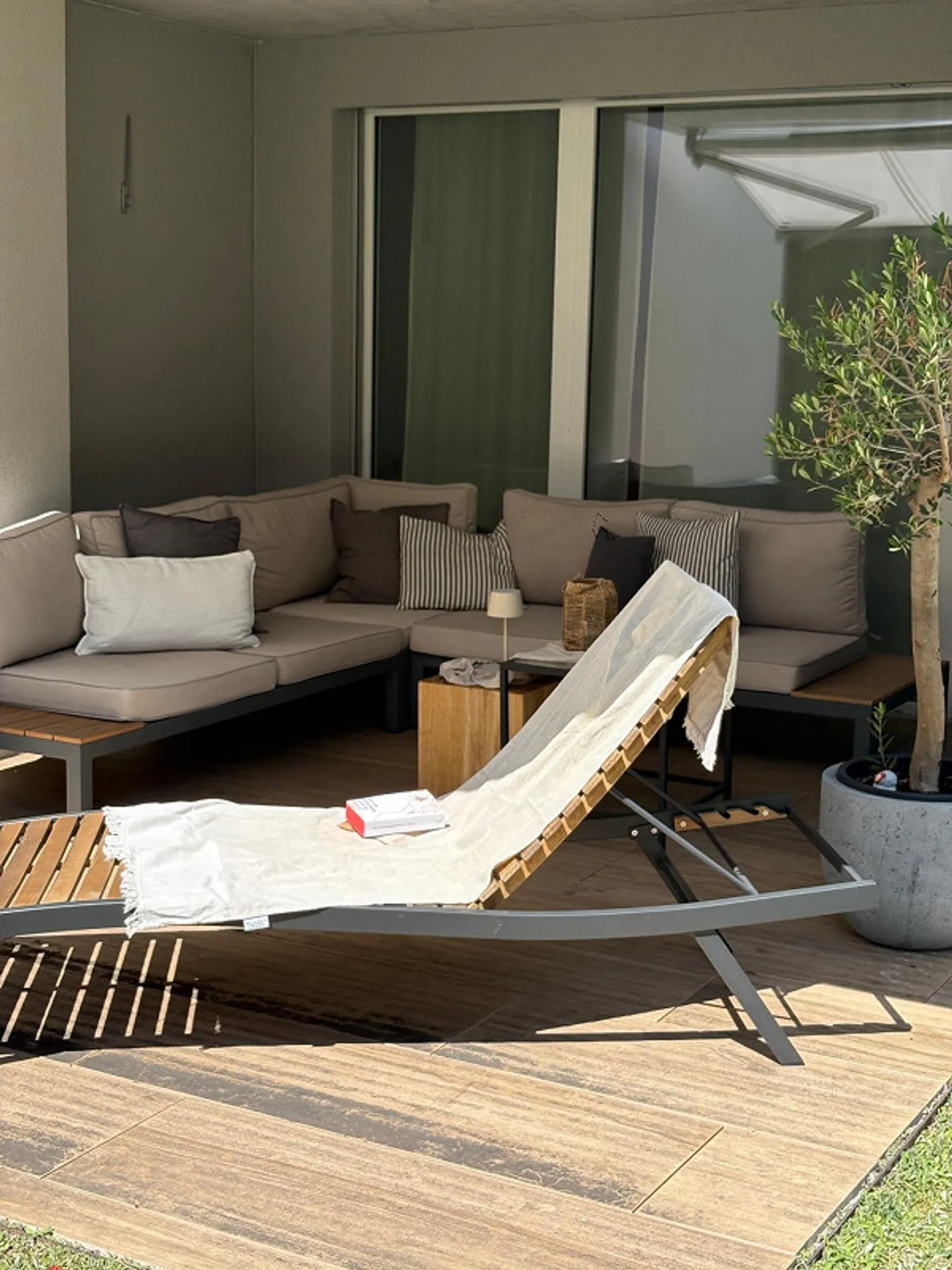 Appartement exceptionnel de 3,5 pièces avec terrasse spacieuse - Photo 2 sur 8