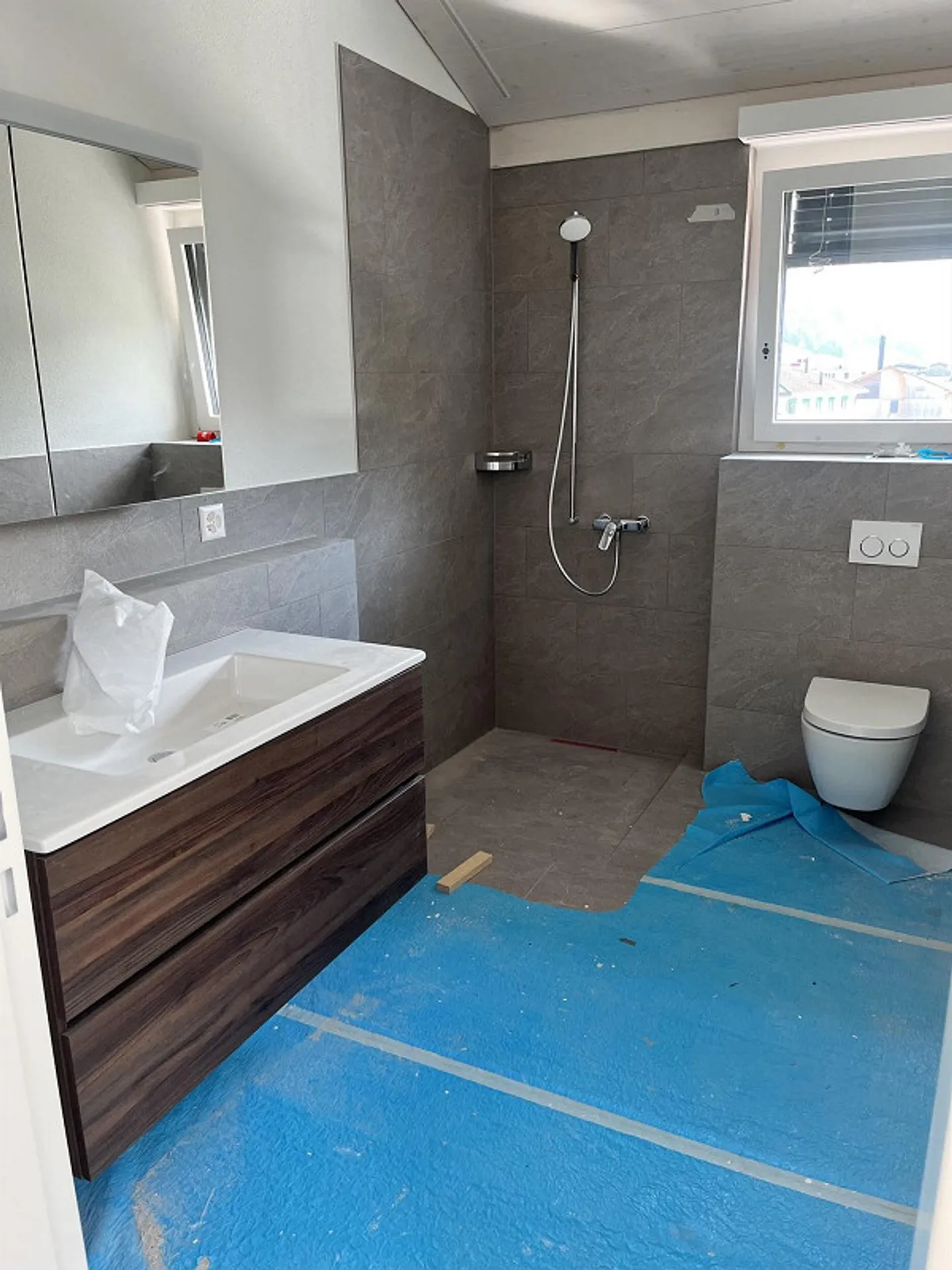 Appartement moderne 4.5 - Disponible à partir d'octobre (Visite : 22.8., 10-12h) - Photo 5 sur 7