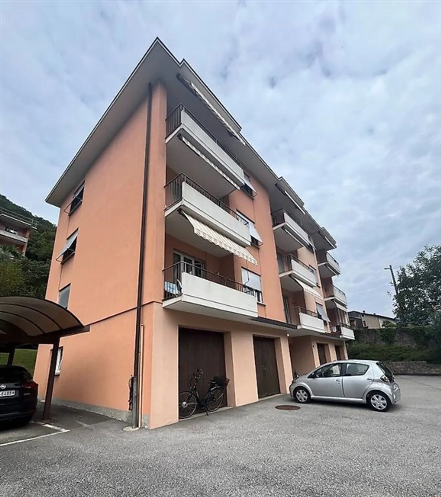 Motorcycle parking space for rent in Riva San Vitale - Photo 1 of 1