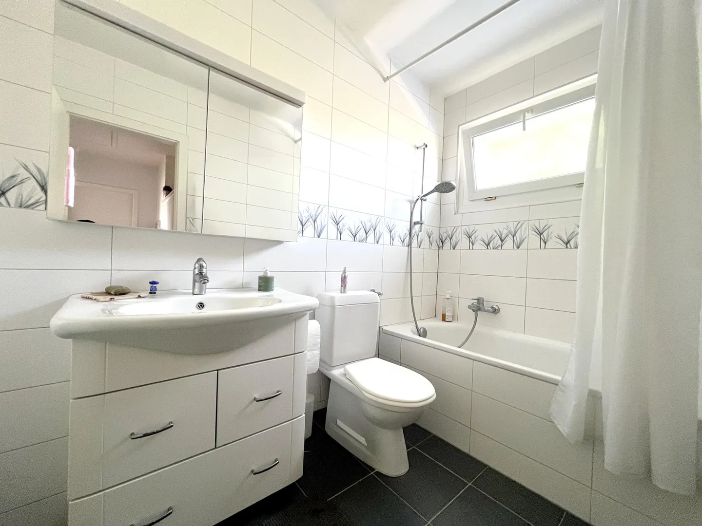 Semi-Detached House on the Heights of Neuchâtel - Photo 6 of 8