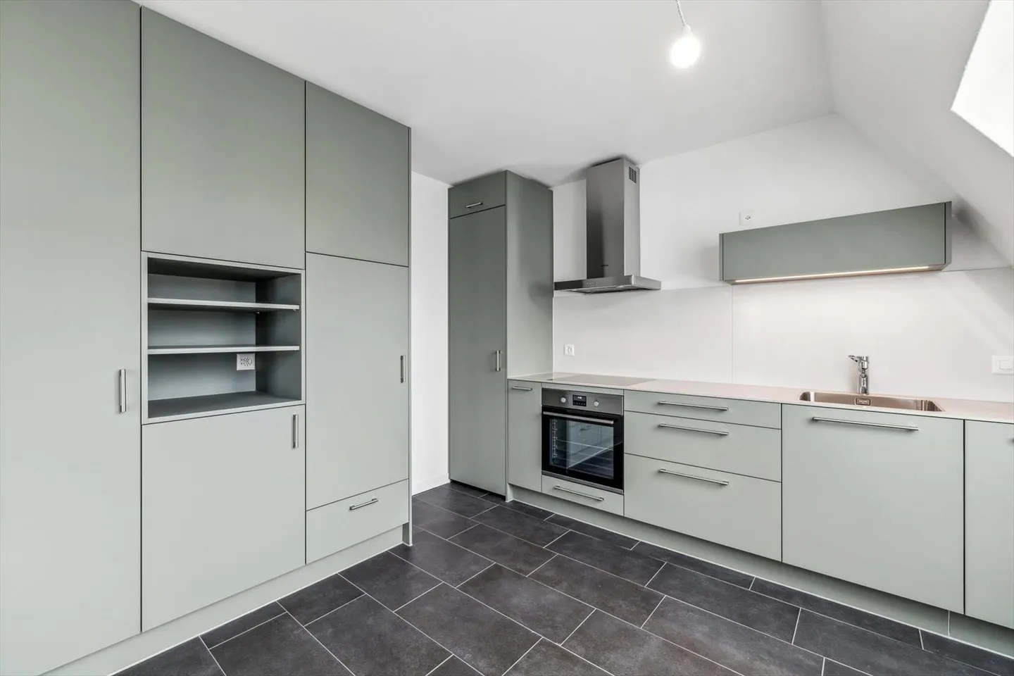 Appartement sous les combles fraîchement rénové (avec une belle promotion pendant la durée de la location) - Photo 3 sur 10