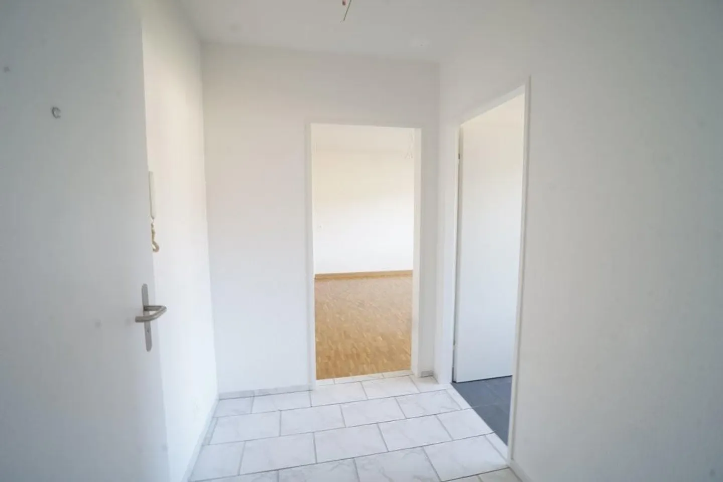 Appartamento moderno con 3 camere in una posizione adatta alle famiglie ad Aesch - Foto 5 di 11