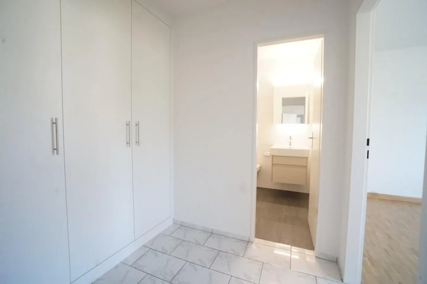 Appartamento moderno con 3 camere in una posizione adatta alle famiglie ad Aesch - Foto 6 di 11