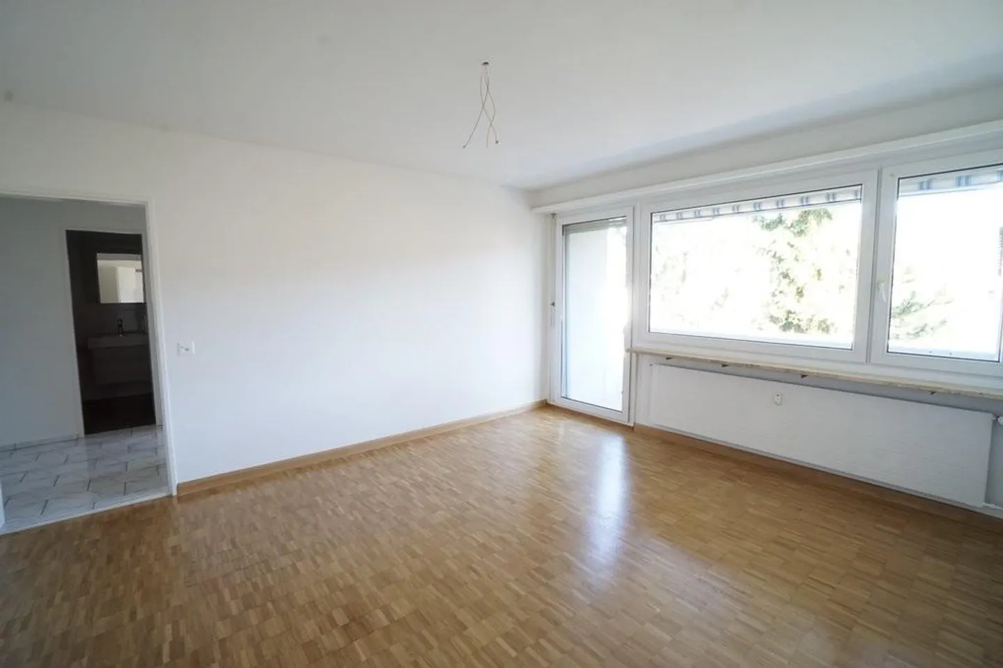 Appartamento moderno con 3 camere in una posizione adatta alle famiglie ad Aesch - Foto 7 di 11