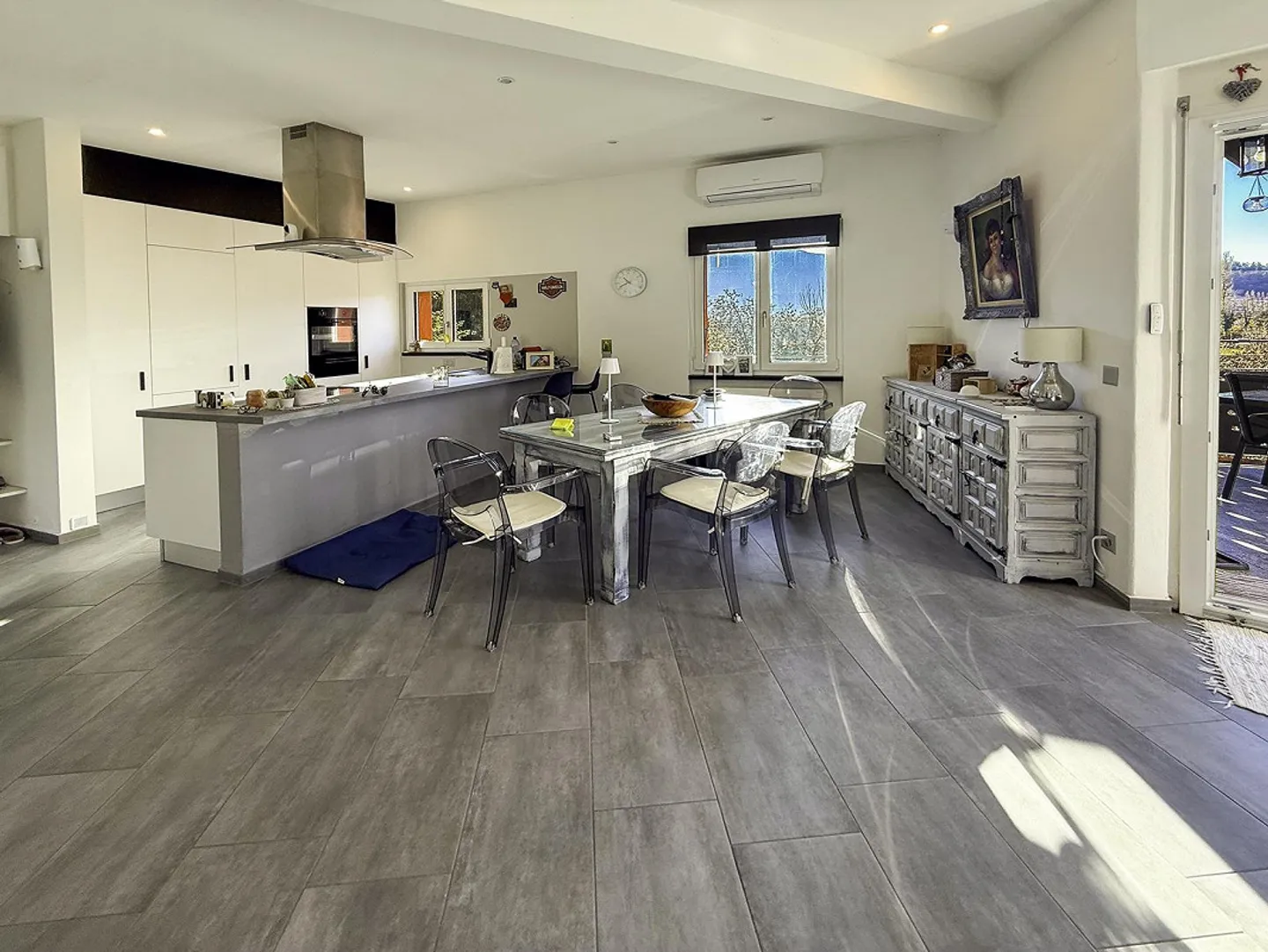 Zweitwohnsitz: 3.5 Zimmer-Wohnung im obersten Stockwerk mit Zugang zur Promenade am Fluss Maggia - Foto 10 von 24