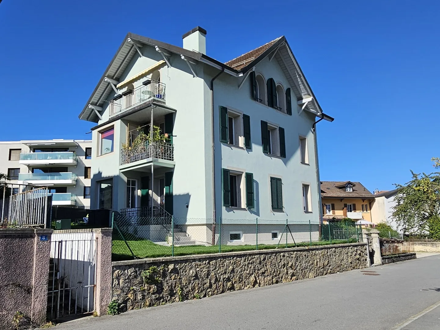 Mehrfamilienhaus mieten - Foto 1 von 10