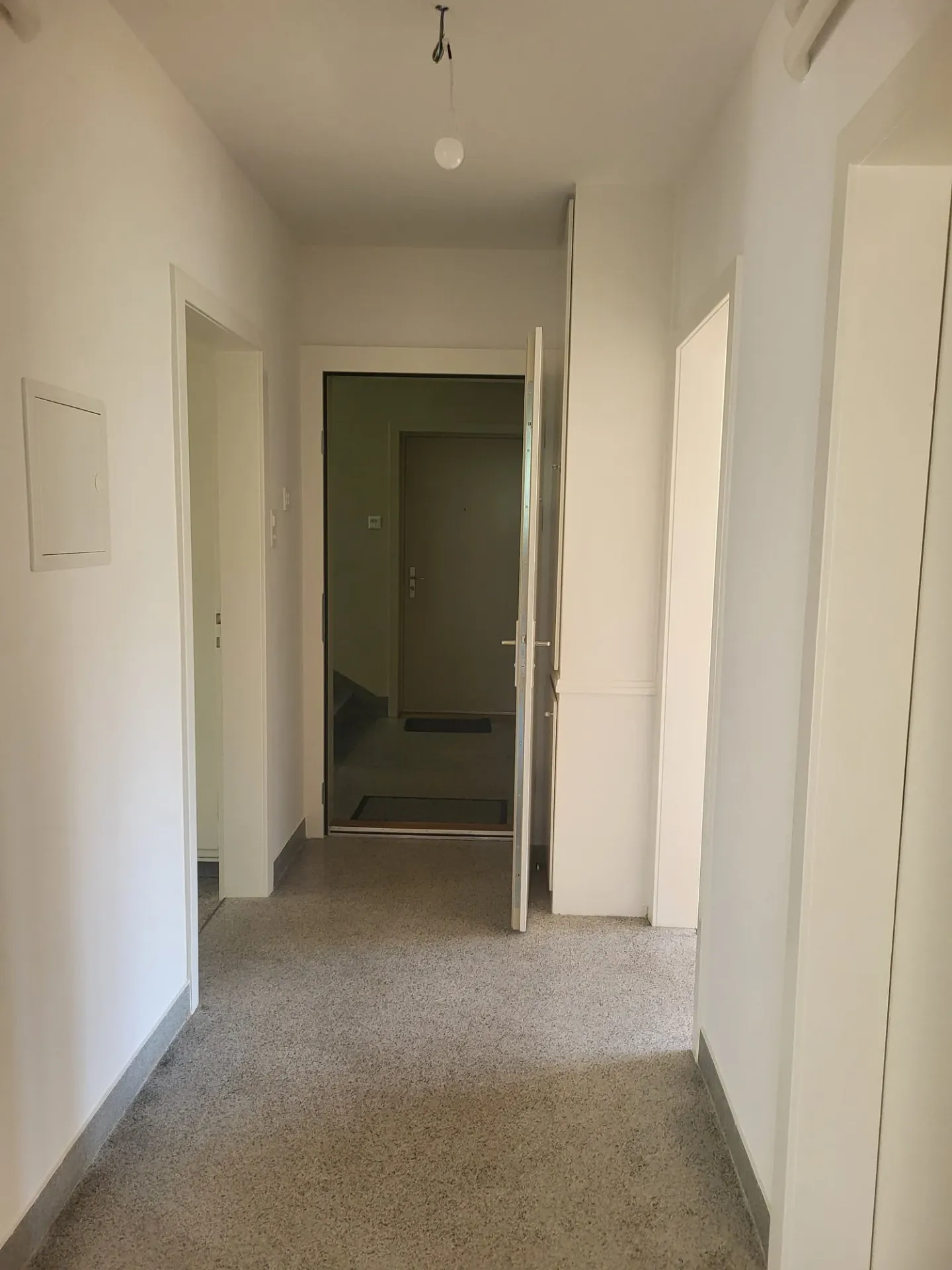 Helle 3-Zimmer-Wohnung mit Balkon - Foto 8 von 9
