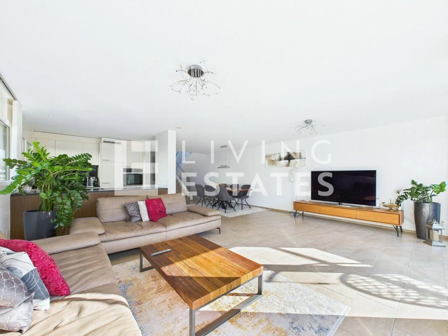MODERNE WOHNOASE - RAUM. TERRASSE. AUSSICHT. - Photo 1 sur 17