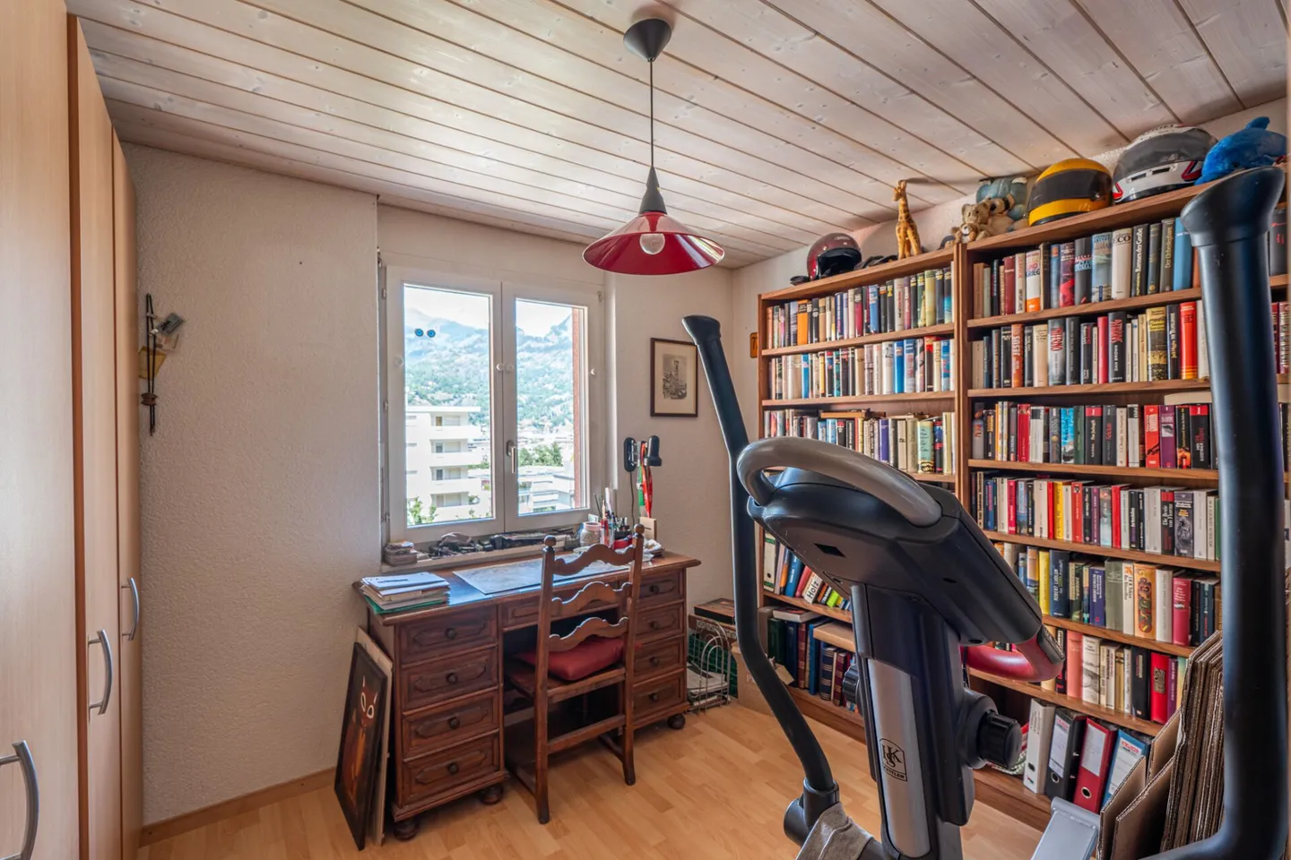 Charming 4.5-room attic apartment with gallery and mountain view - Photo 7 of 14