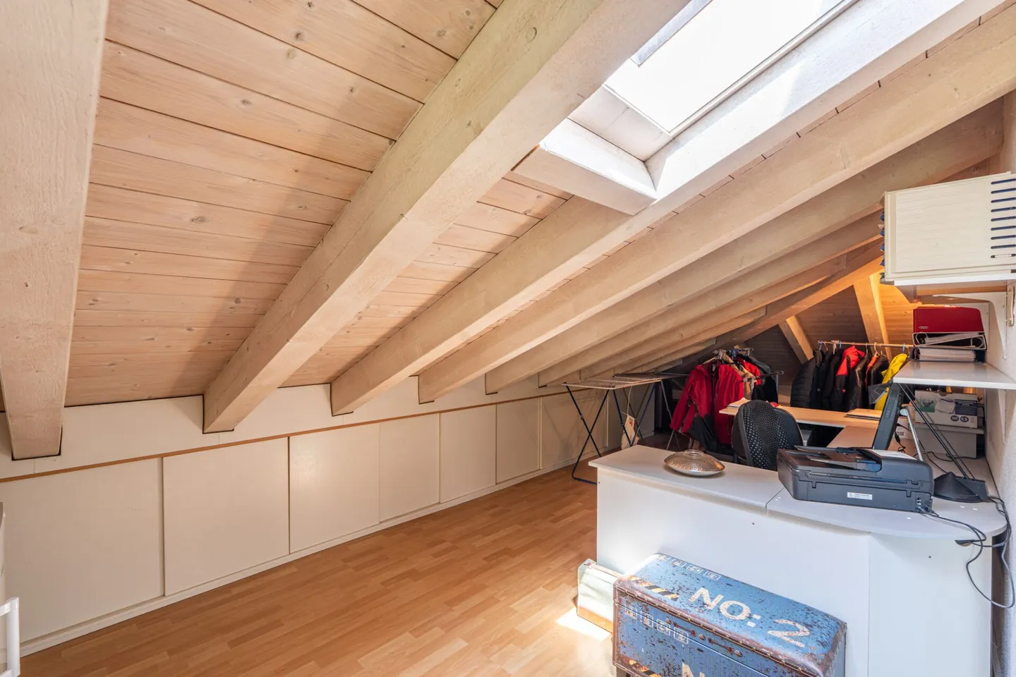 Charming 4.5-room attic apartment with gallery and mountain view - Photo 9 of 14