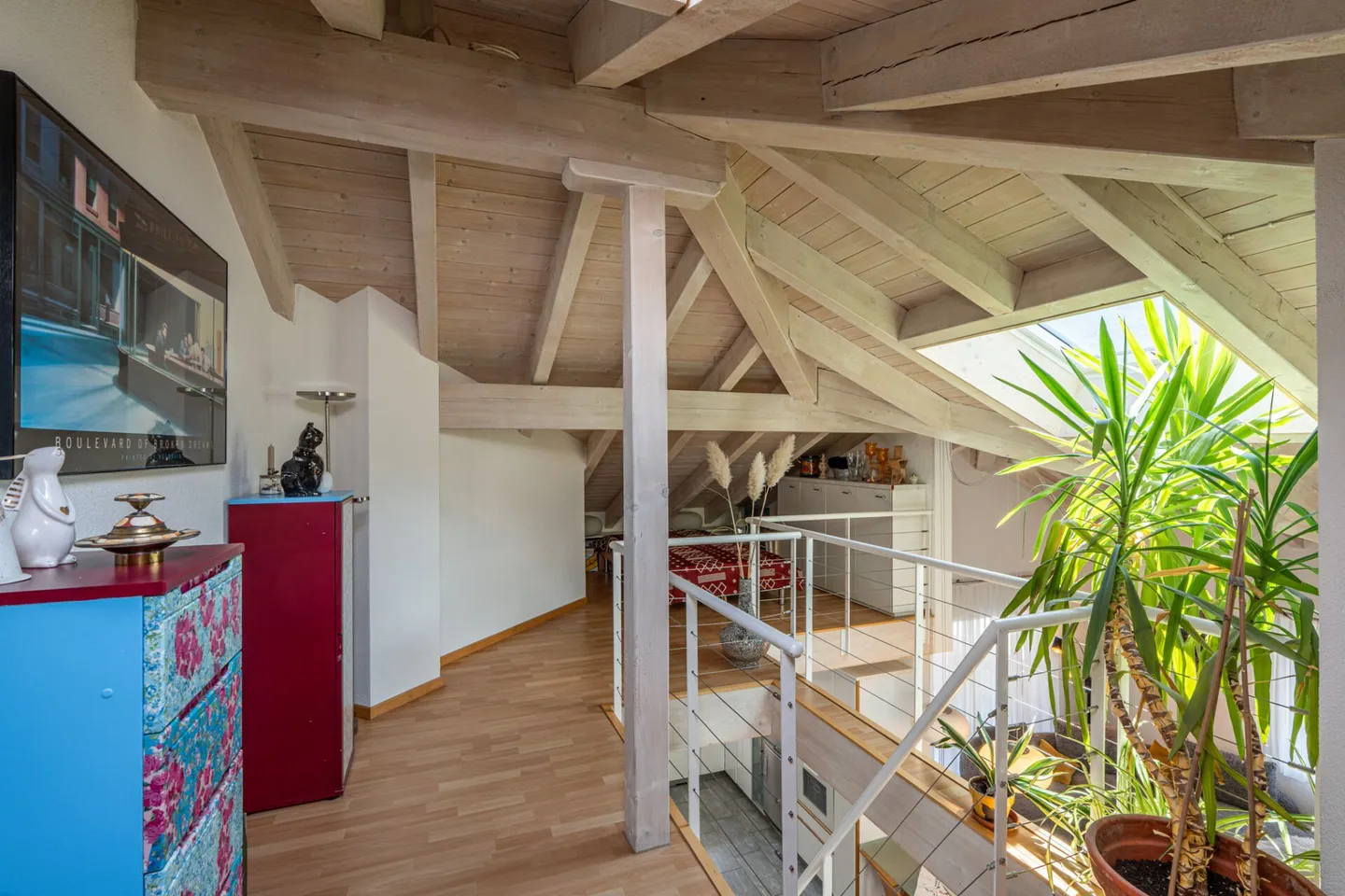 Charming 4.5-room attic apartment with gallery and mountain view - Photo 8 of 14