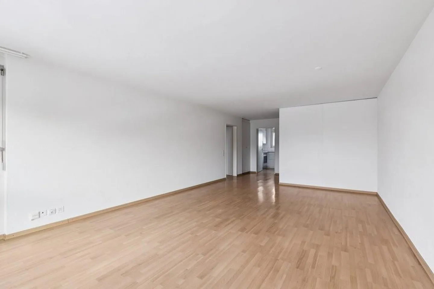 Spacious and bright apartment in a family-friendly neighborhood - Photo 3 of 9