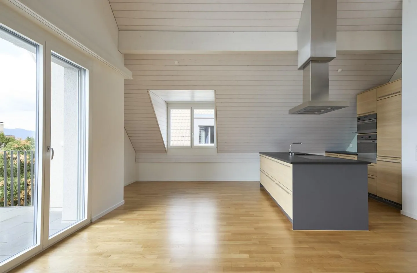 Einzigartige Dachwohnung mit Galerie und Weitblick über den Zürichsee - Foto 3 di 12