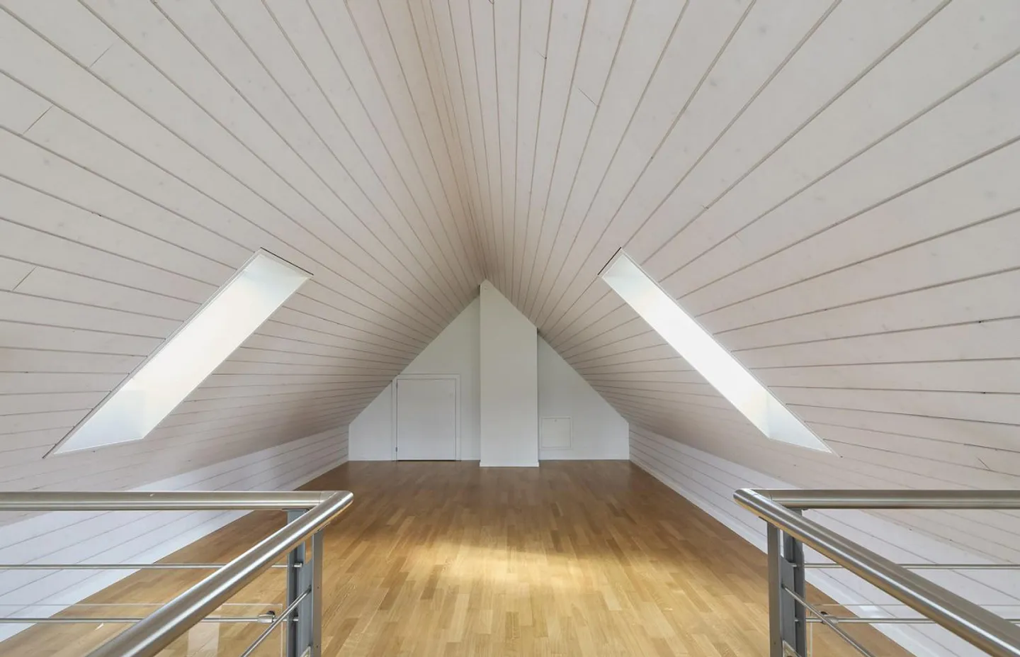 Einzigartige Dachwohnung mit Galerie und Weitblick über den Zürichsee - Foto 5 di 12