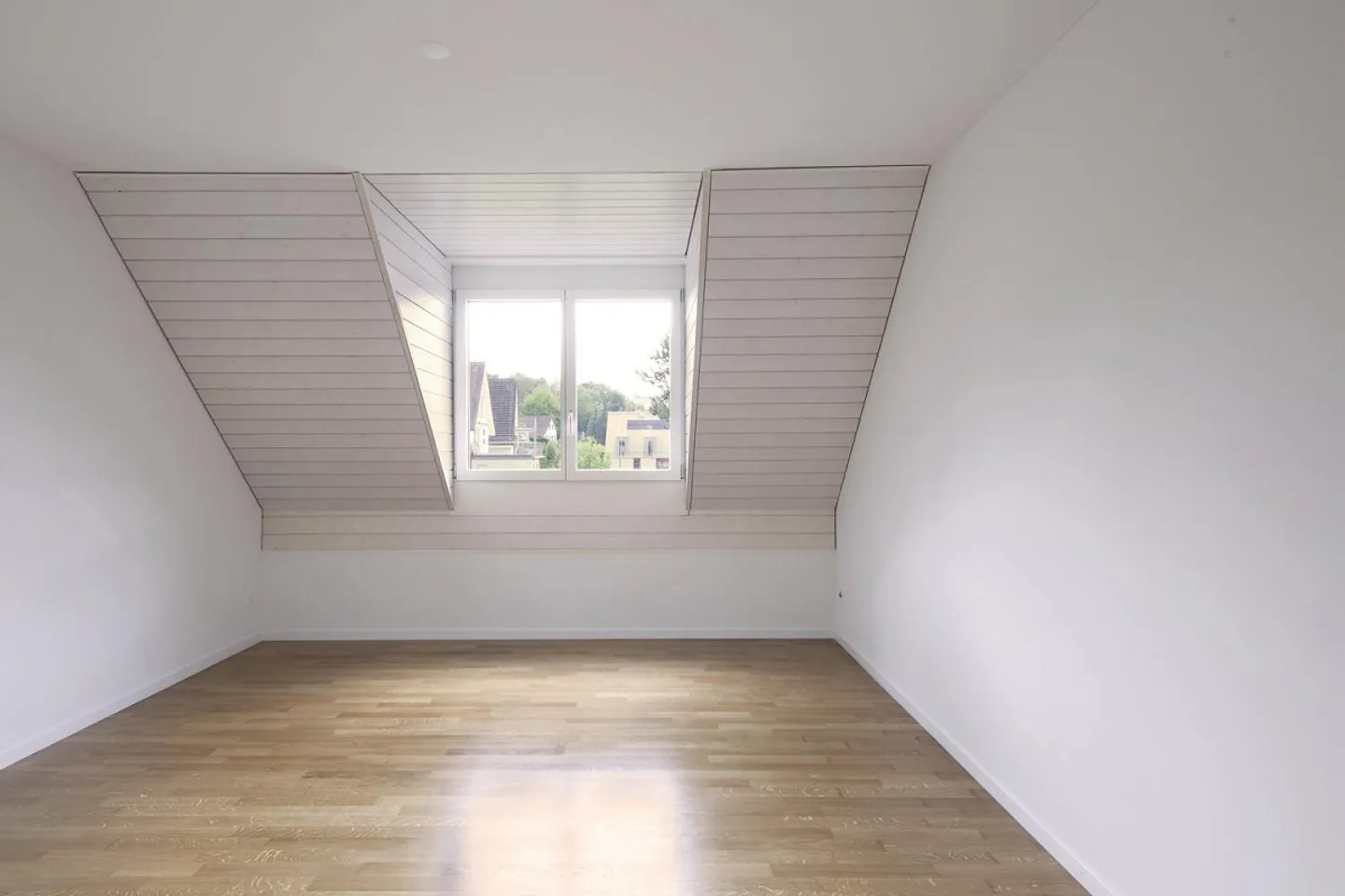Einzigartige Dachwohnung mit Galerie und Weitblick über den Zürichsee - Foto 7 di 12