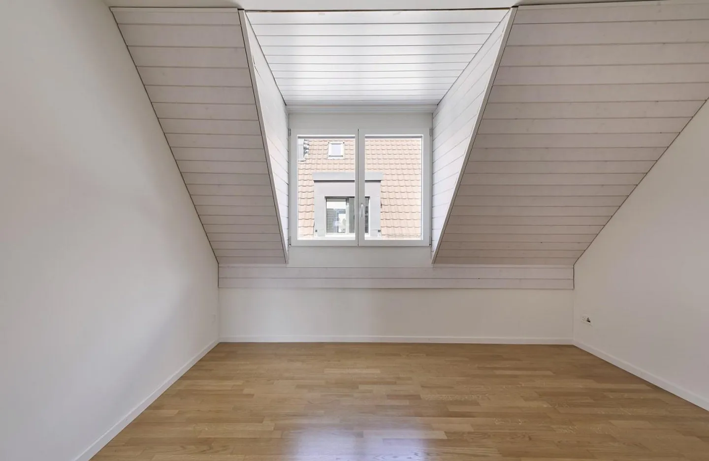 Einzigartige Dachwohnung mit Galerie und Weitblick über den Zürichsee - Foto 8 di 12