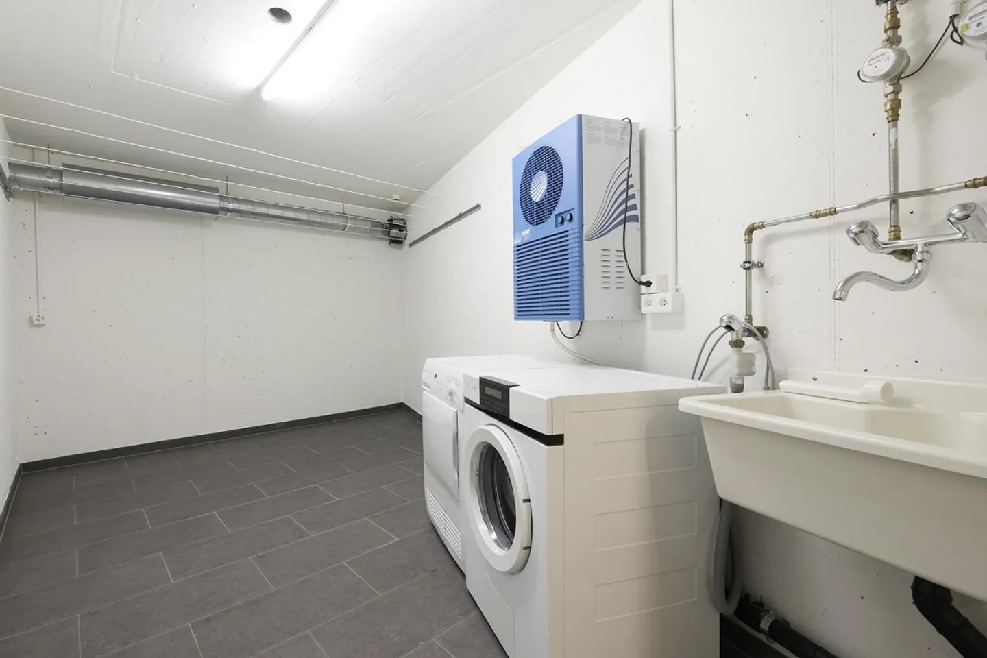 Einzigartige Dachwohnung mit Galerie und Weitblick über den Zürichsee - Foto 11 di 12