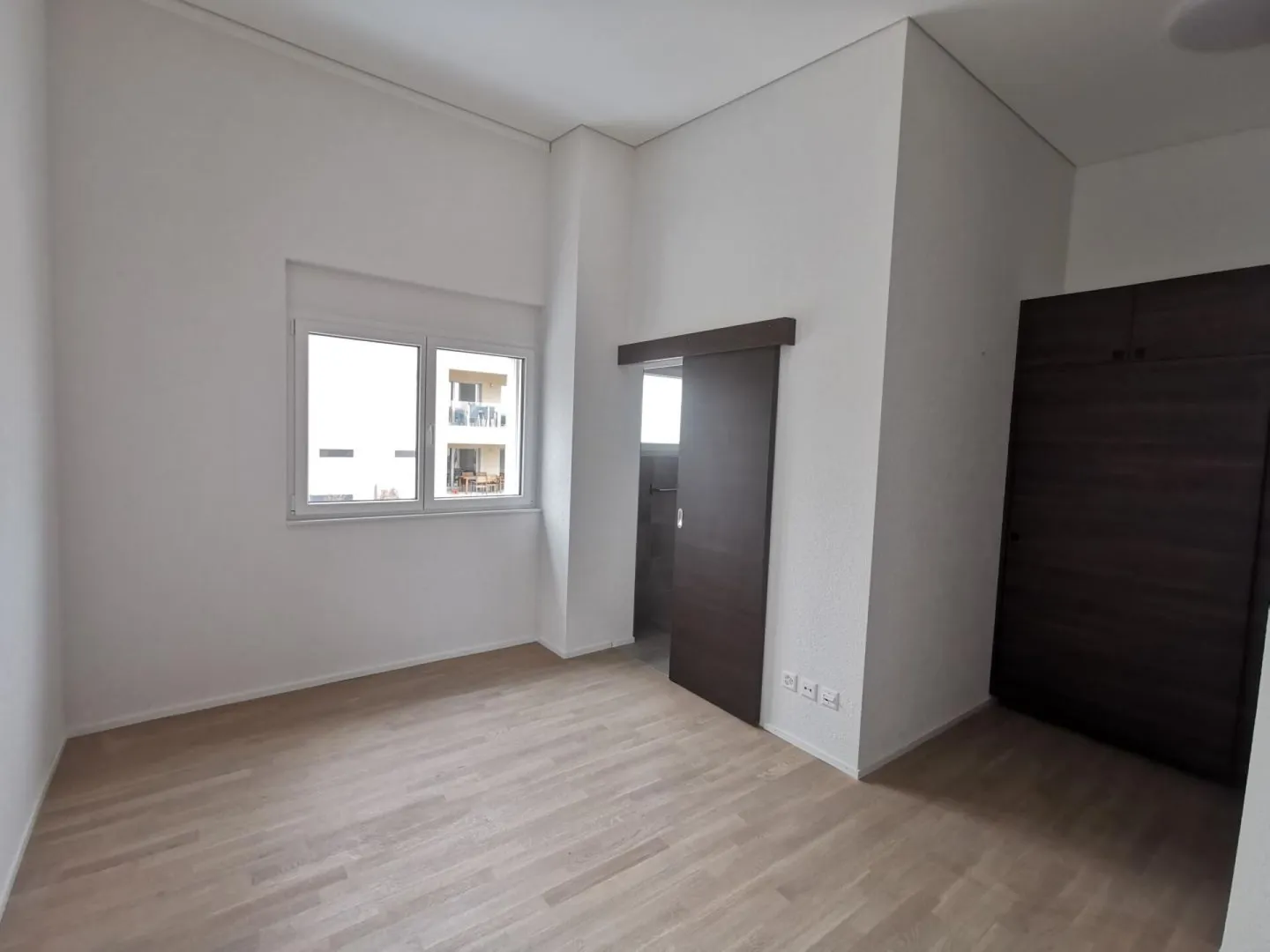 Charming Apartment with Balcony - Photo 7 of 13